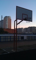 Баскетбольная стойка стационарная уличная с кольцом и антивандальной сеткой, фото 1